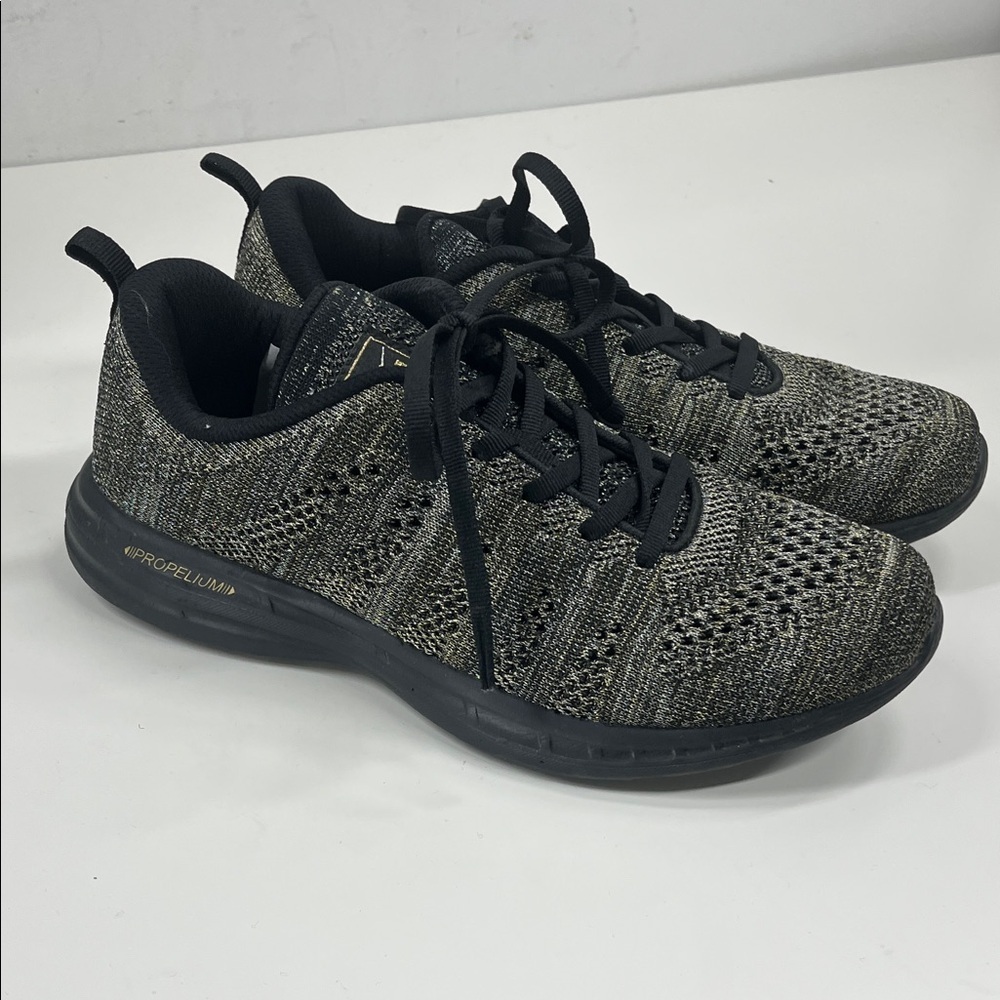 APL Techloom Pro Women’s in Metallic/Black Size 8.5